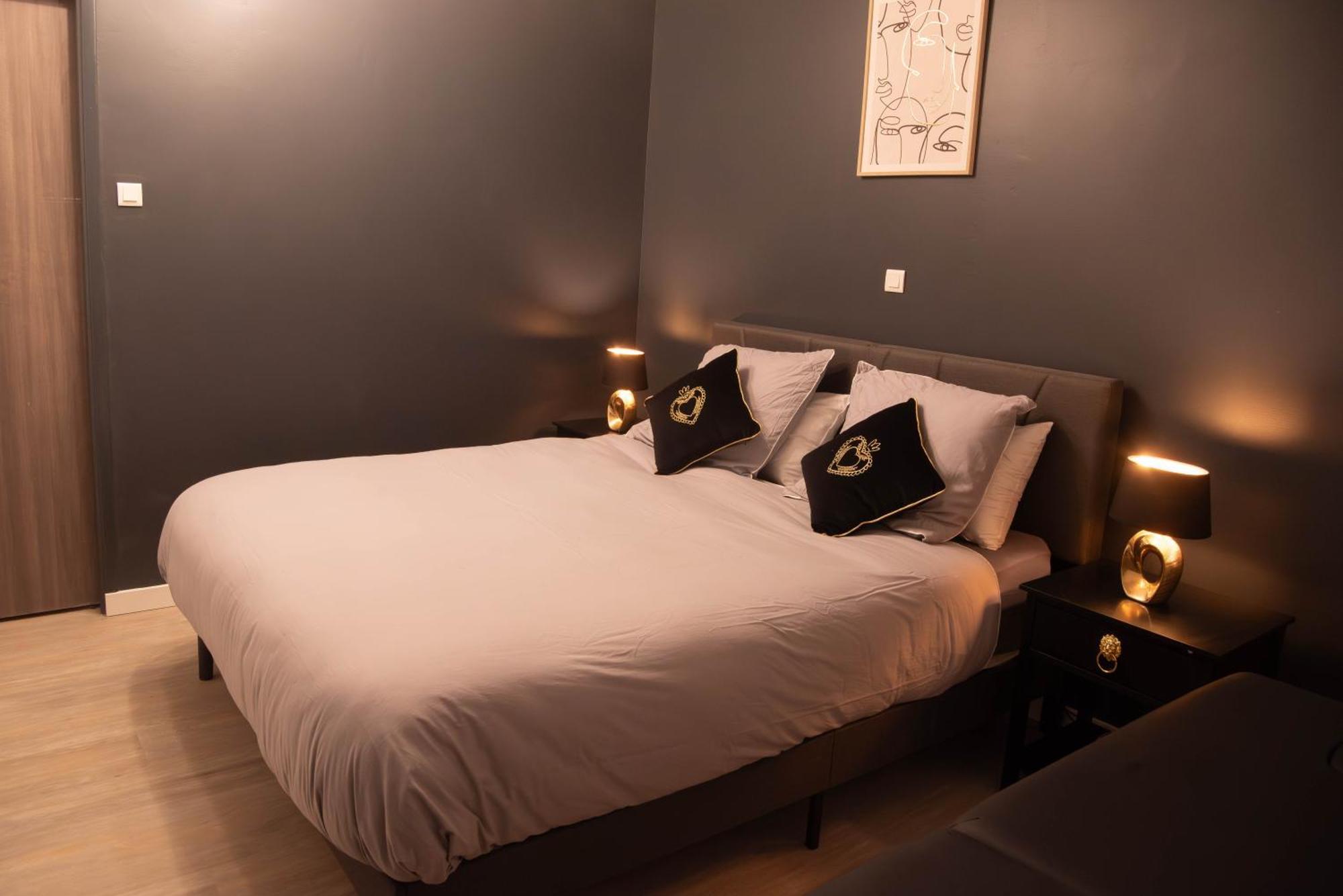 Suite Romantique Jacuzzi Moulins  Exterior photo