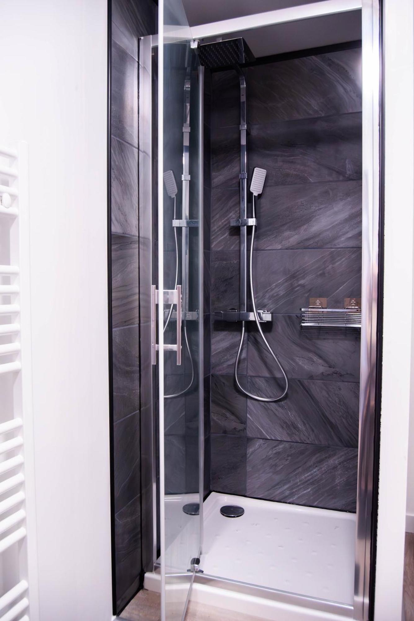 Suite Romantique Jacuzzi Moulins  Exterior photo