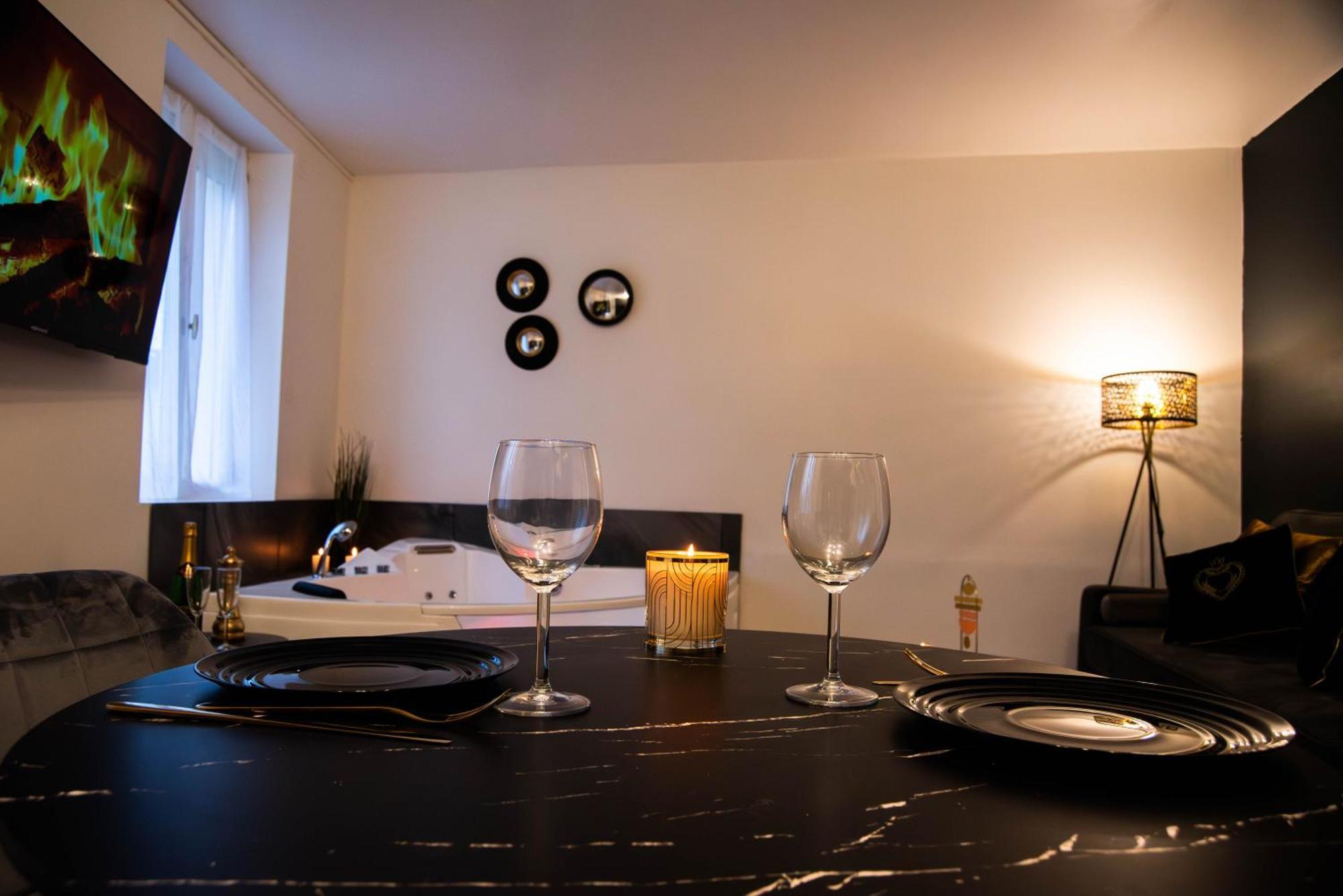 Suite Romantique Jacuzzi Moulins  Exterior photo